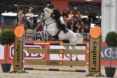 Bravo! Vaola de Chastelaures par Quack *AA* vainqueur du Grand Prix As (1 m30!) à Equita Lyon!!! Photo: GrAphix